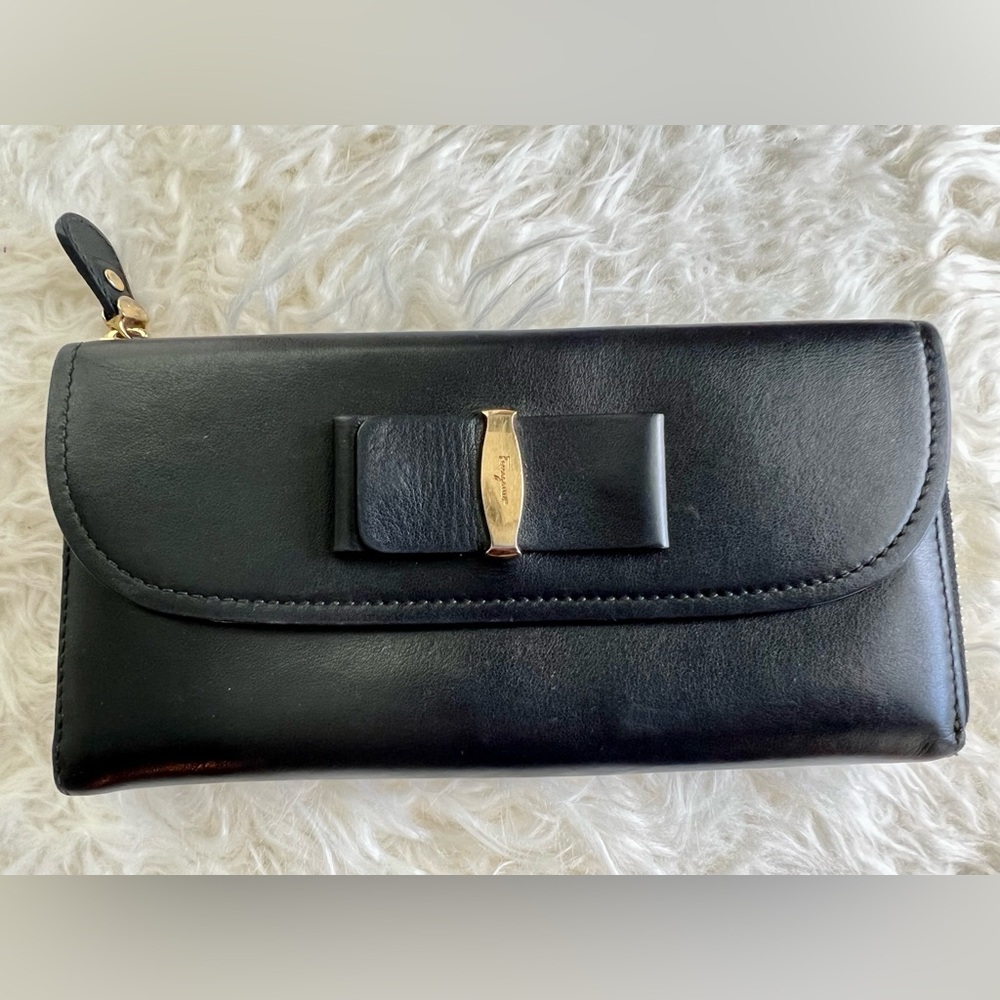 Salvatore Ferragamo VINTAGE 
Black Leather Bow Zip Wallet with Gold Accent